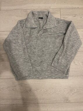 SHEIN Men's Light Gray Ribbed V-Neck Collared Sweater